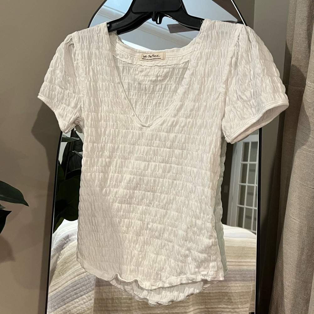 We The Free | White V-Neck scrunch top